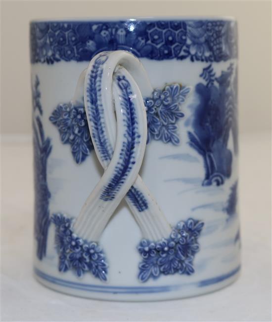 A large Chinese export blue and white mug, Qianlong period, 14.5cm